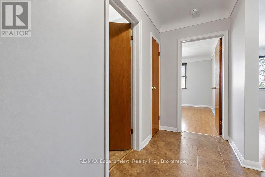 303 - 830 Robinson Street, Burlington (Brant), Ontario  L7R 2L5 - Photo 8 - W13879194