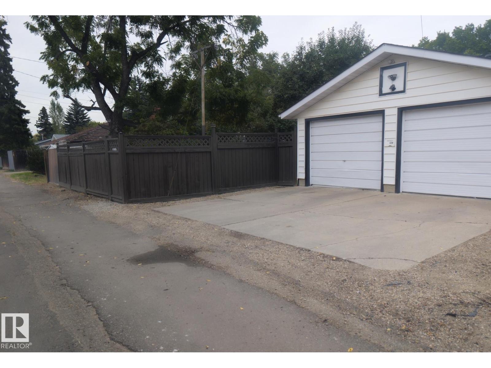 11908 131 St NW NW, Edmonton, Alberta  T5L 1M4 - Photo 11 - E4510049