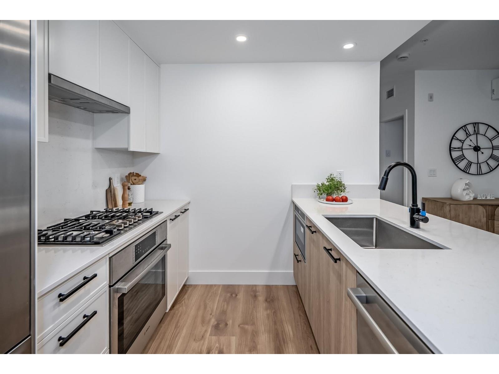 301 33160 PLAXTON CRESCENT