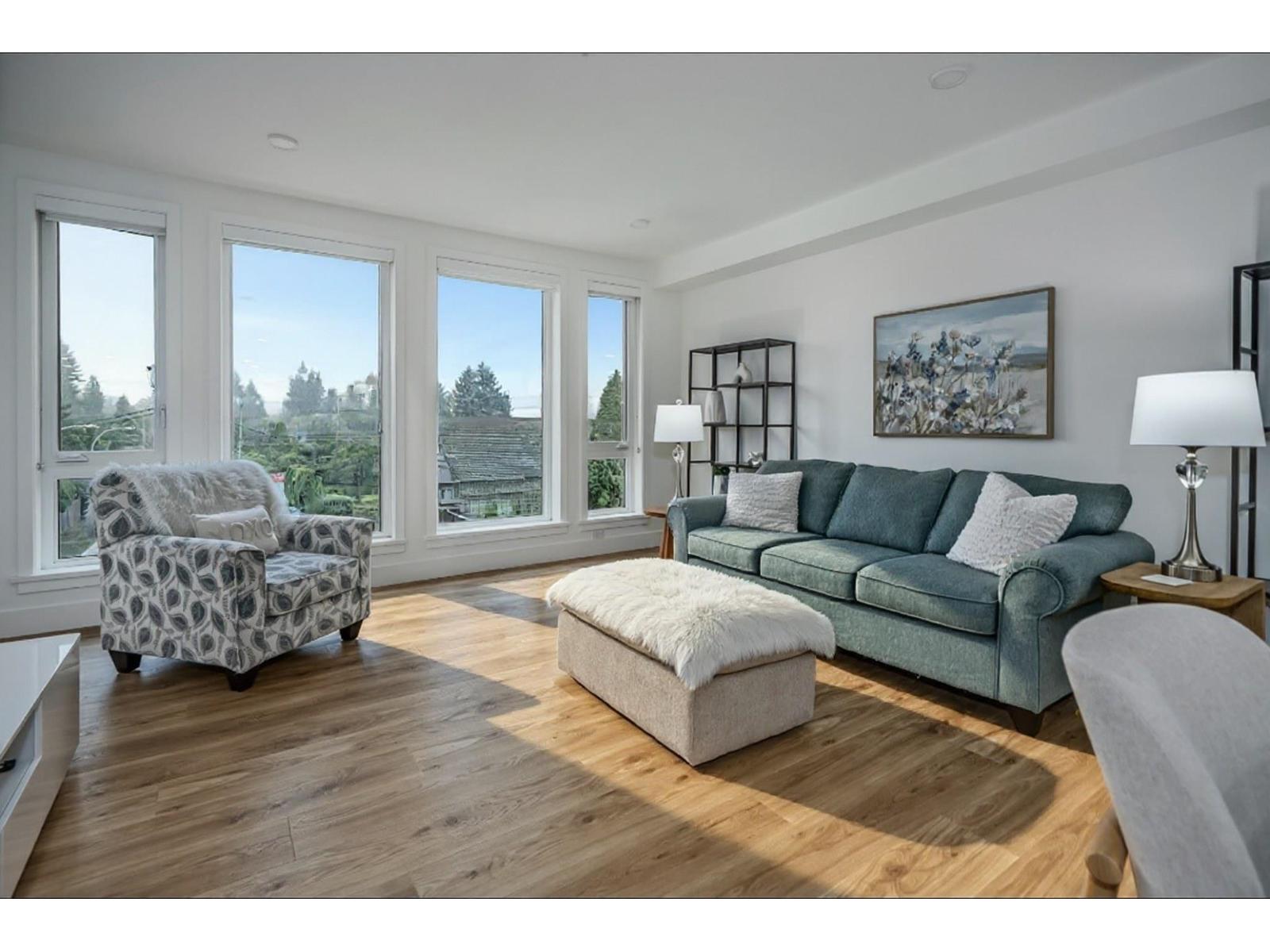301 33160 PLAXTON CRESCENT