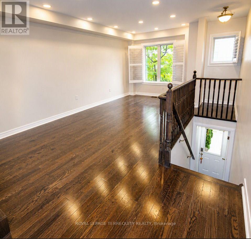 19 De Jong Street, Toronto, Ontario  M1P 0C1 - Photo 4 - E13879180