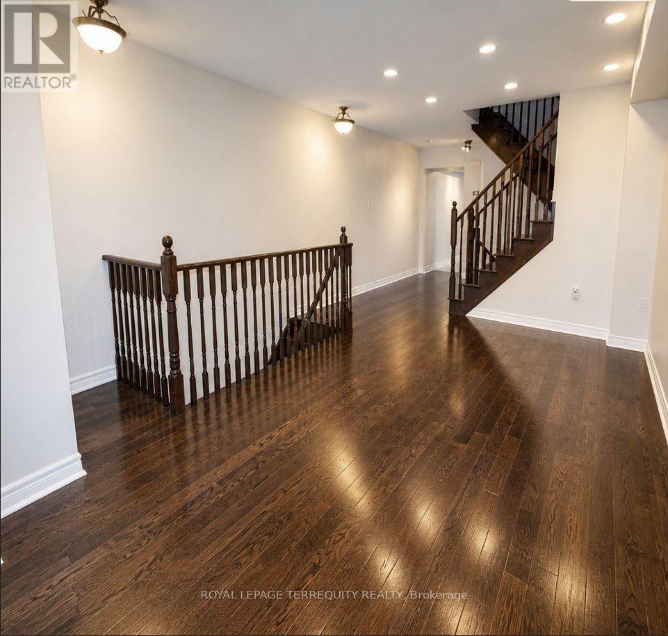 19 De Jong Street, Toronto, Ontario  M1P 0C1 - Photo 5 - E13879180