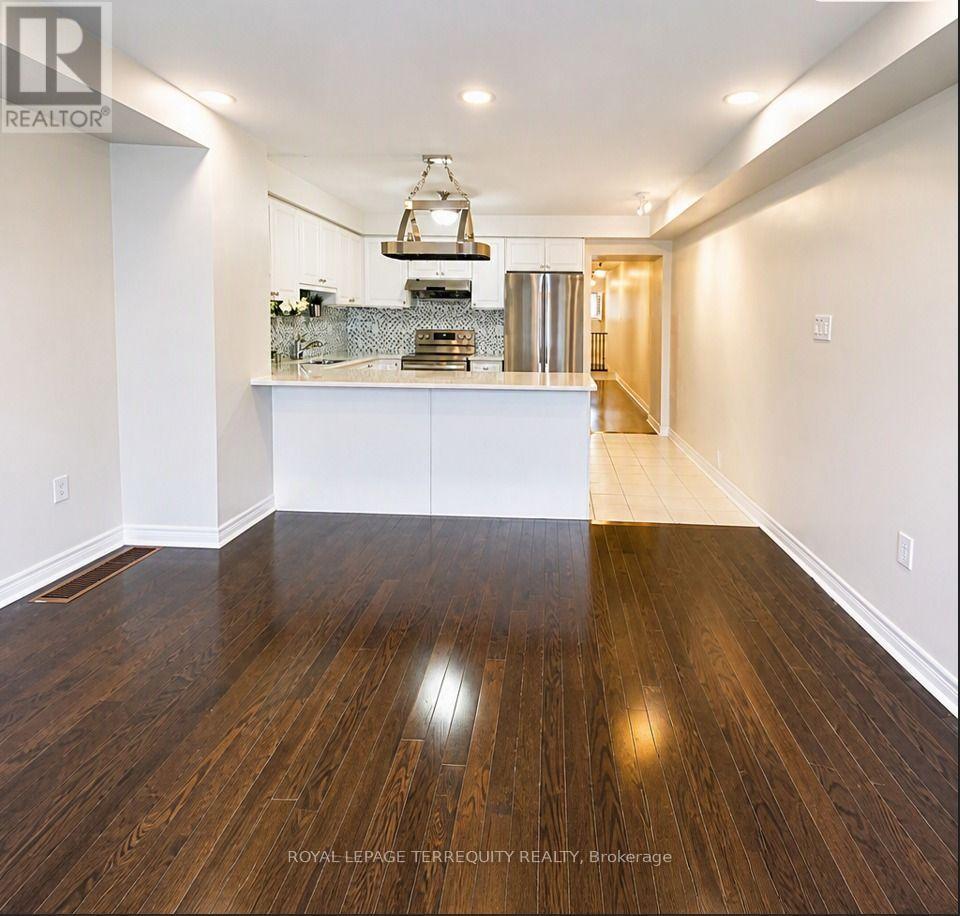 19 De Jong Street, Toronto, Ontario  M1P 0C1 - Photo 7 - E13879180