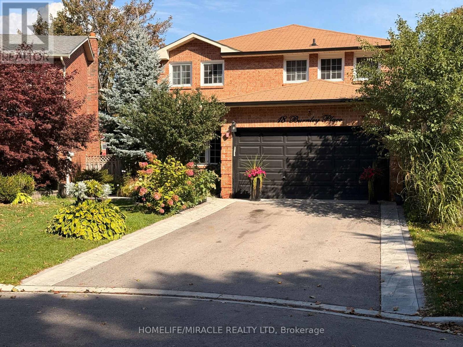 18 Burnley Place, Brampton, Ontario  L6Z 2T9 - Photo 1 - W13879154