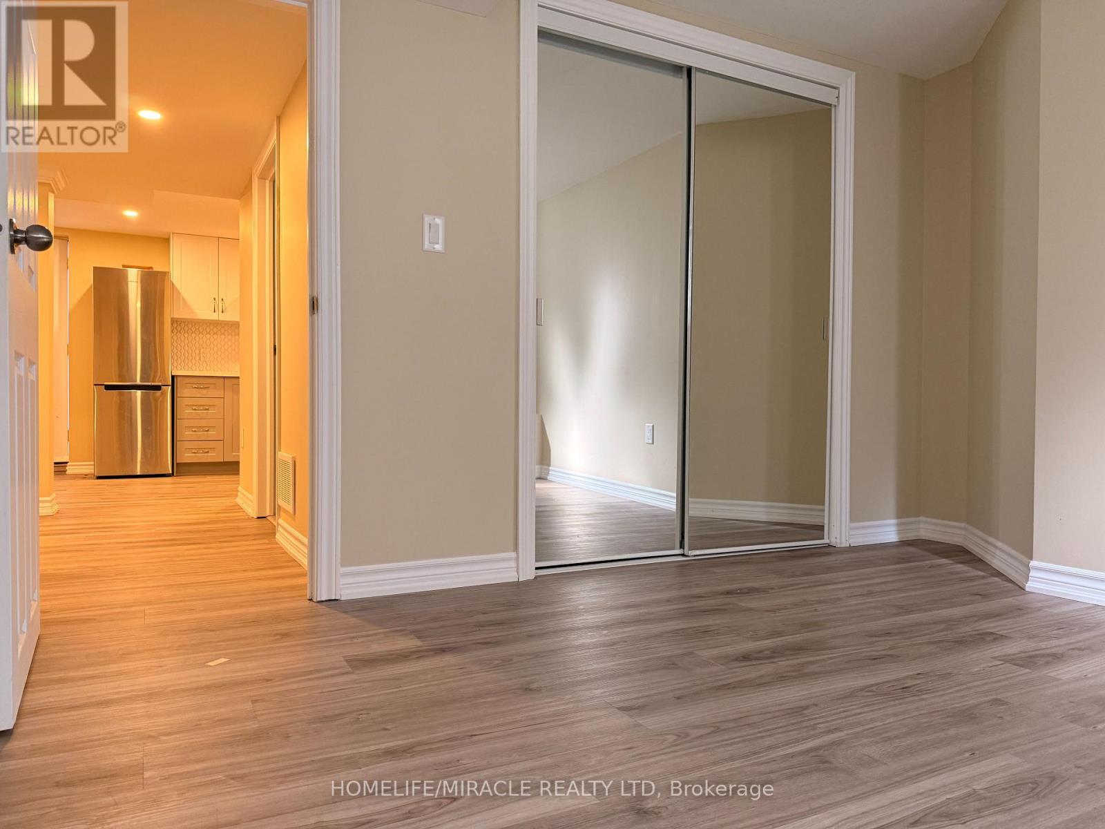 18 Burnley Place, Brampton, Ontario  L6Z 2T9 - Photo 8 - W13879154