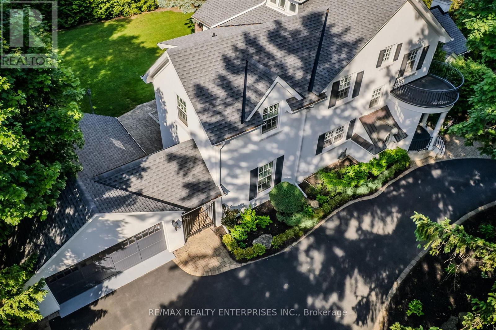 317 GLOUCESTER AVENUE Oakville (OO Old Oakville) Ontario Canada L6J3W8 4