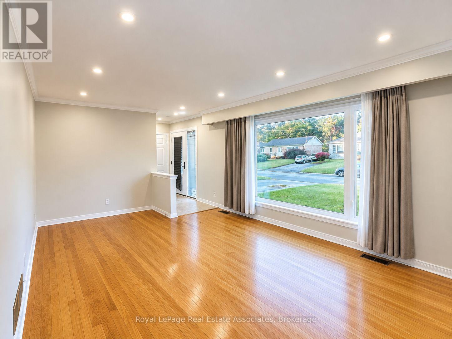 Upper - 10 Elizabeth Street, Halton Hills, Ontario  L7G 3K2 - Photo 2 - W13879188