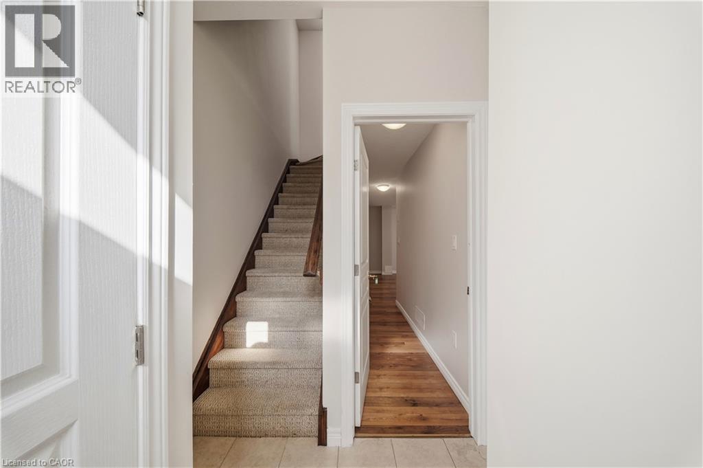 2 Whitehaven Lane, Kitchener, Ontario  N2H 0B3 - Photo 3 - 40866607