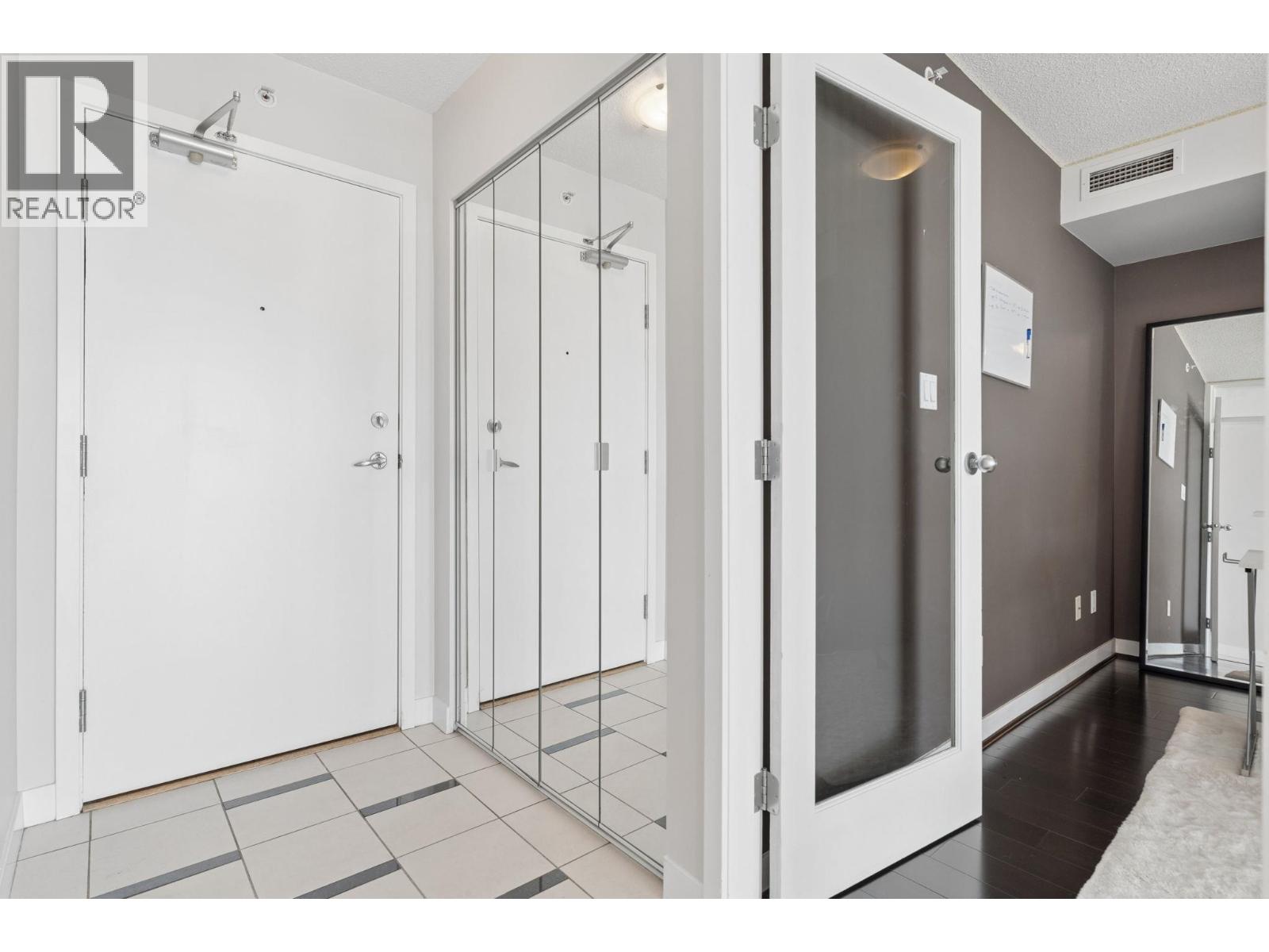 908 1408 STRATHMORE MEWS