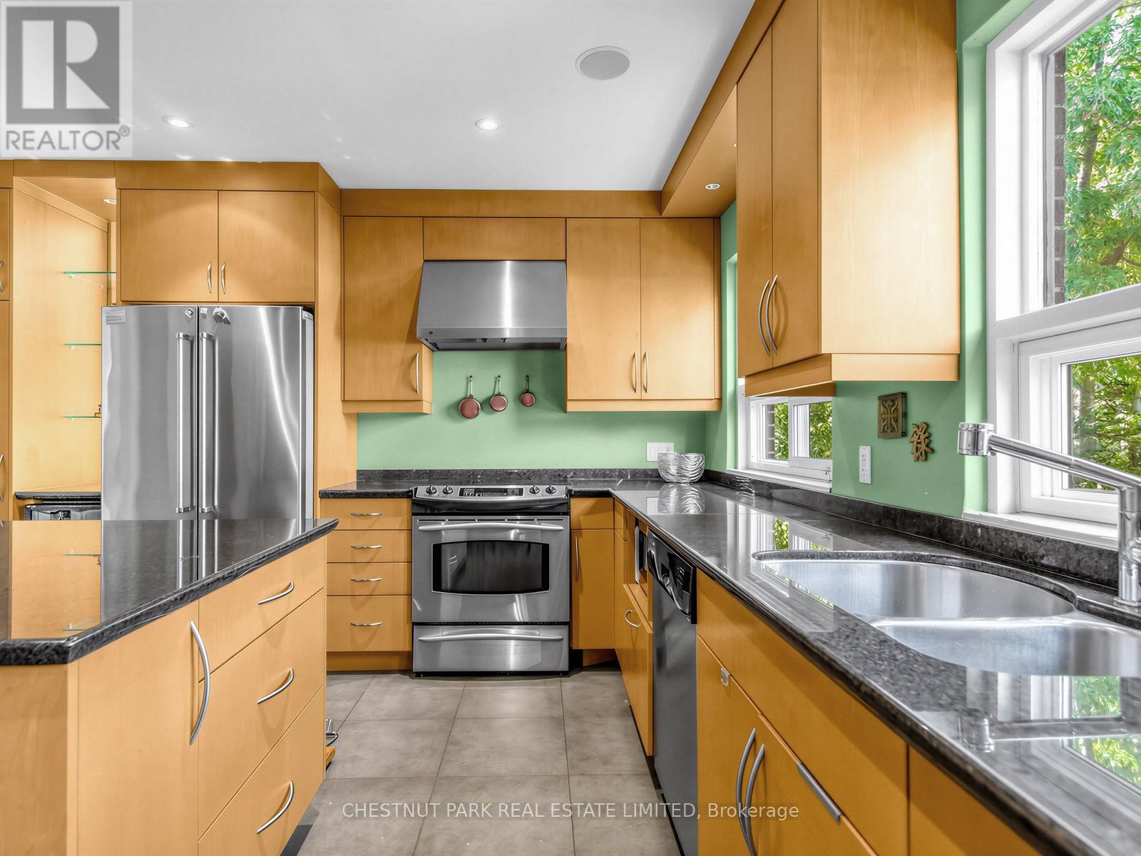25 Clarendon Avenue, Toronto (Casa Loma), Ontario  M4V 1H8 - Photo 12 - C13879230