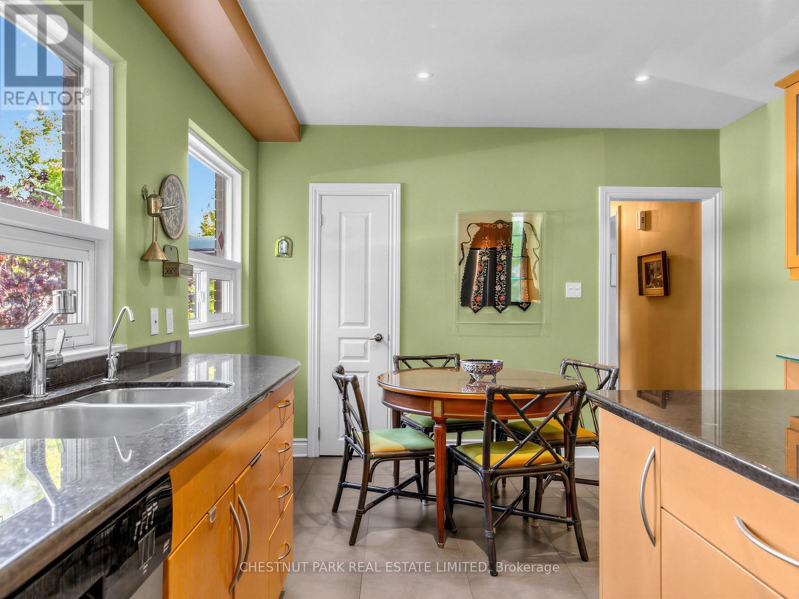 25 Clarendon Avenue, Toronto (Casa Loma), Ontario  M4V 1H8 - Photo 14 - C13879230