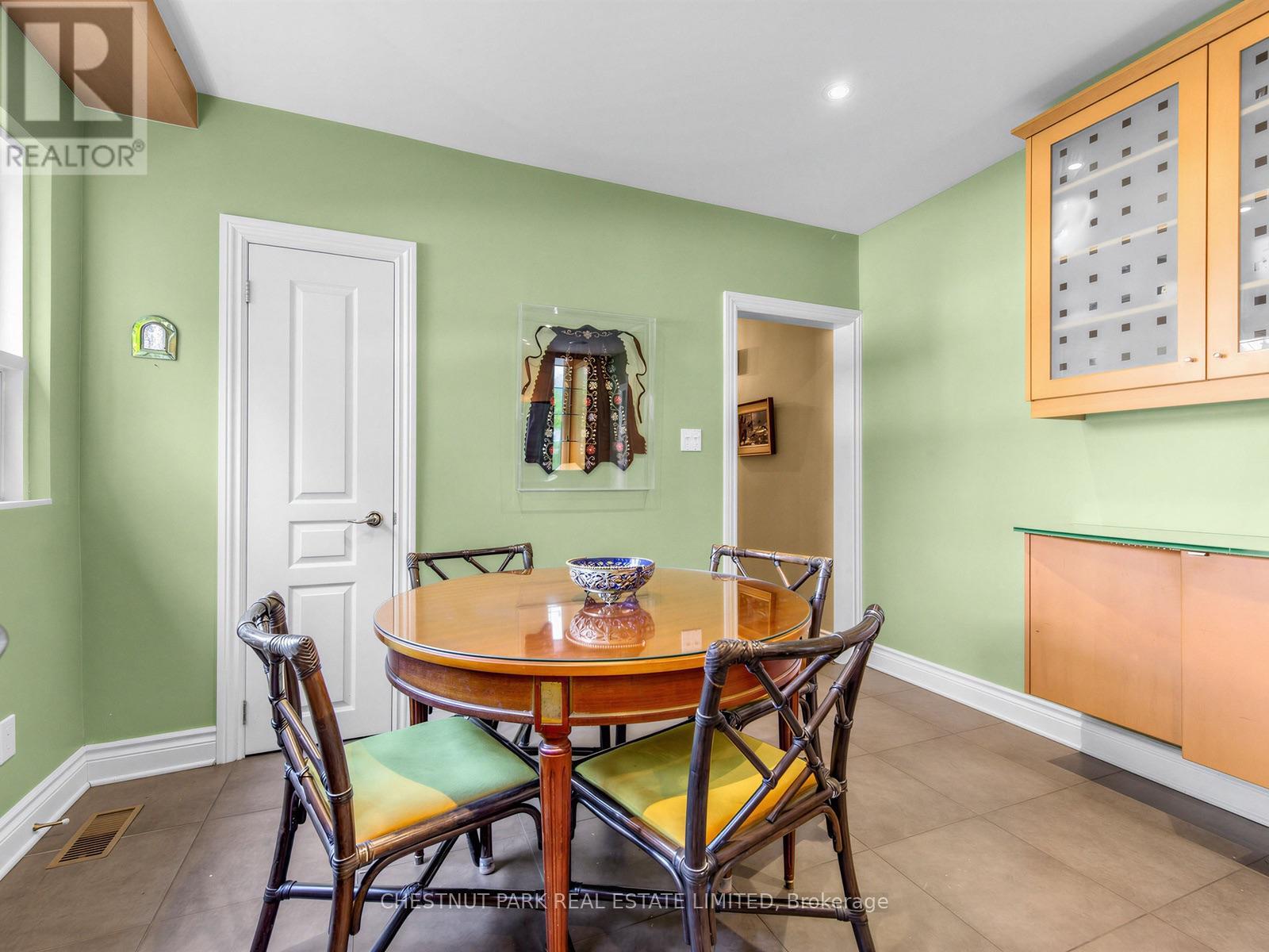 25 Clarendon Avenue, Toronto (Casa Loma), Ontario  M4V 1H8 - Photo 15 - C13879230