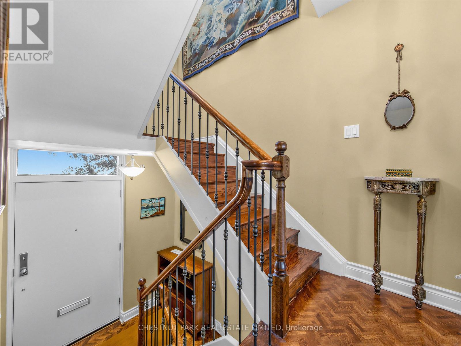 25 Clarendon Avenue, Toronto (Casa Loma), Ontario  M4V 1H8 - Photo 2 - C13879230