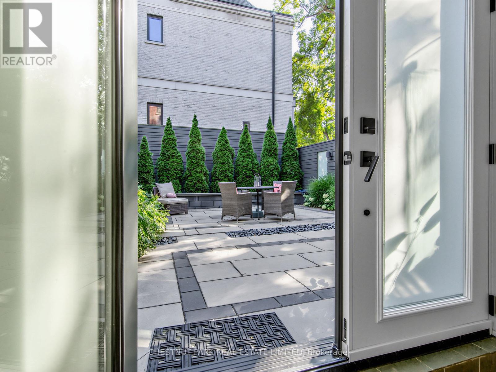25 Clarendon Avenue, Toronto (Casa Loma), Ontario  M4V 1H8 - Photo 30 - C13879230