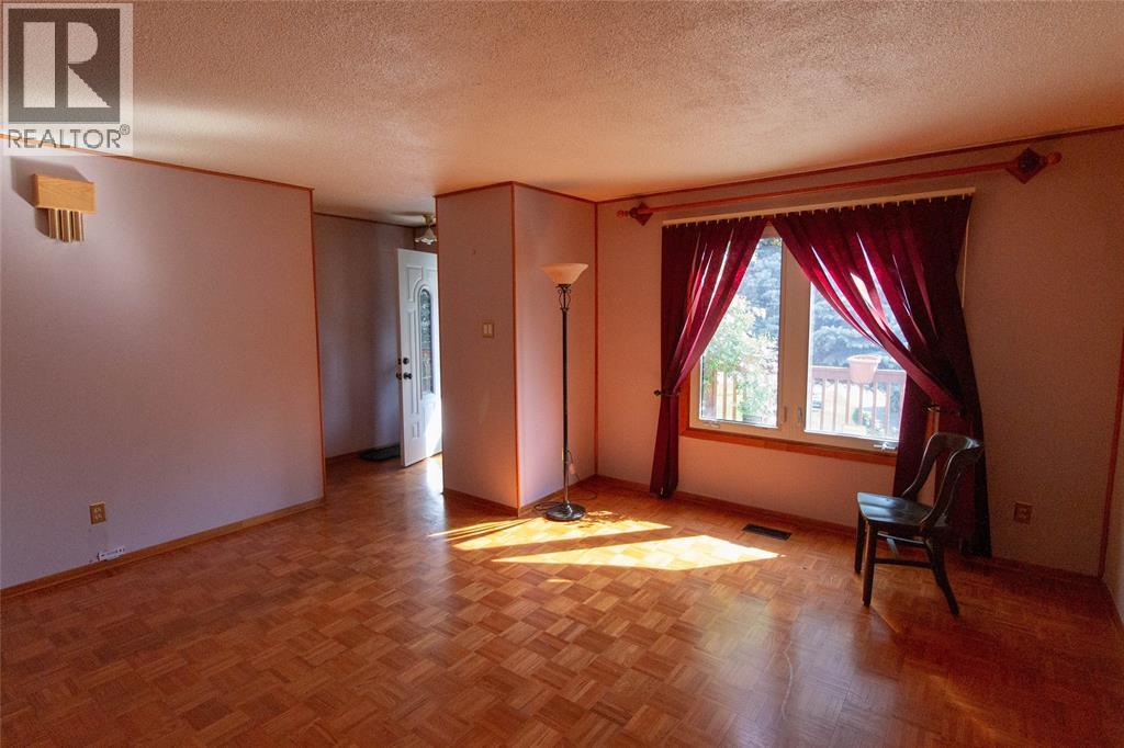 1123 Cardiff COURT Sarnia Ontario Canada N7S4B6 2