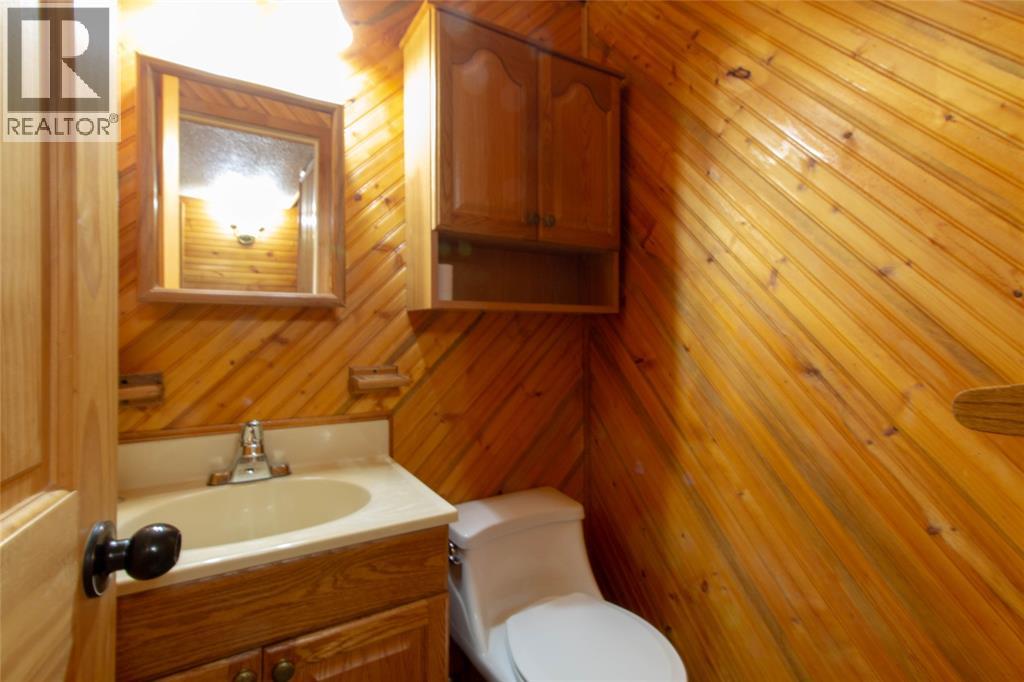 1123 Cardiff COURT Sarnia Ontario Canada N7S4B6 5