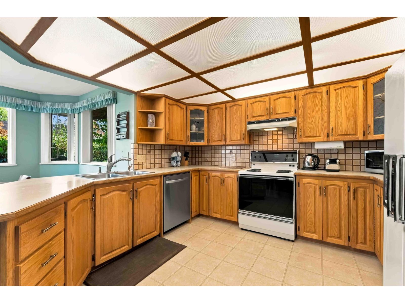 10536 Birchtree Grove, Surrey, British Columbia  V4N 1V7 - Photo 11 - R3170571