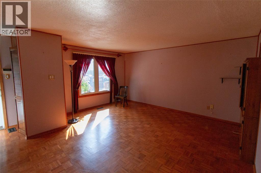 1123 Cardiff COURT Sarnia Ontario Canada N7S4B6 3