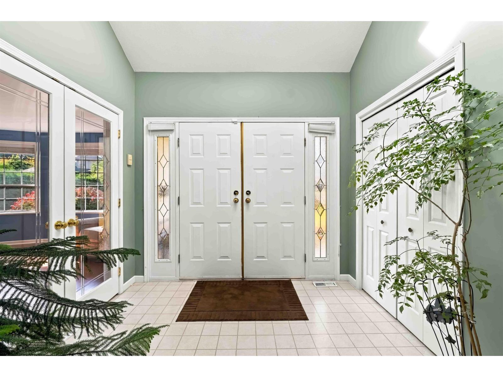 10536 Birchtree Grove, Surrey, British Columbia  V4N 1V7 - Photo 4 - R3170571