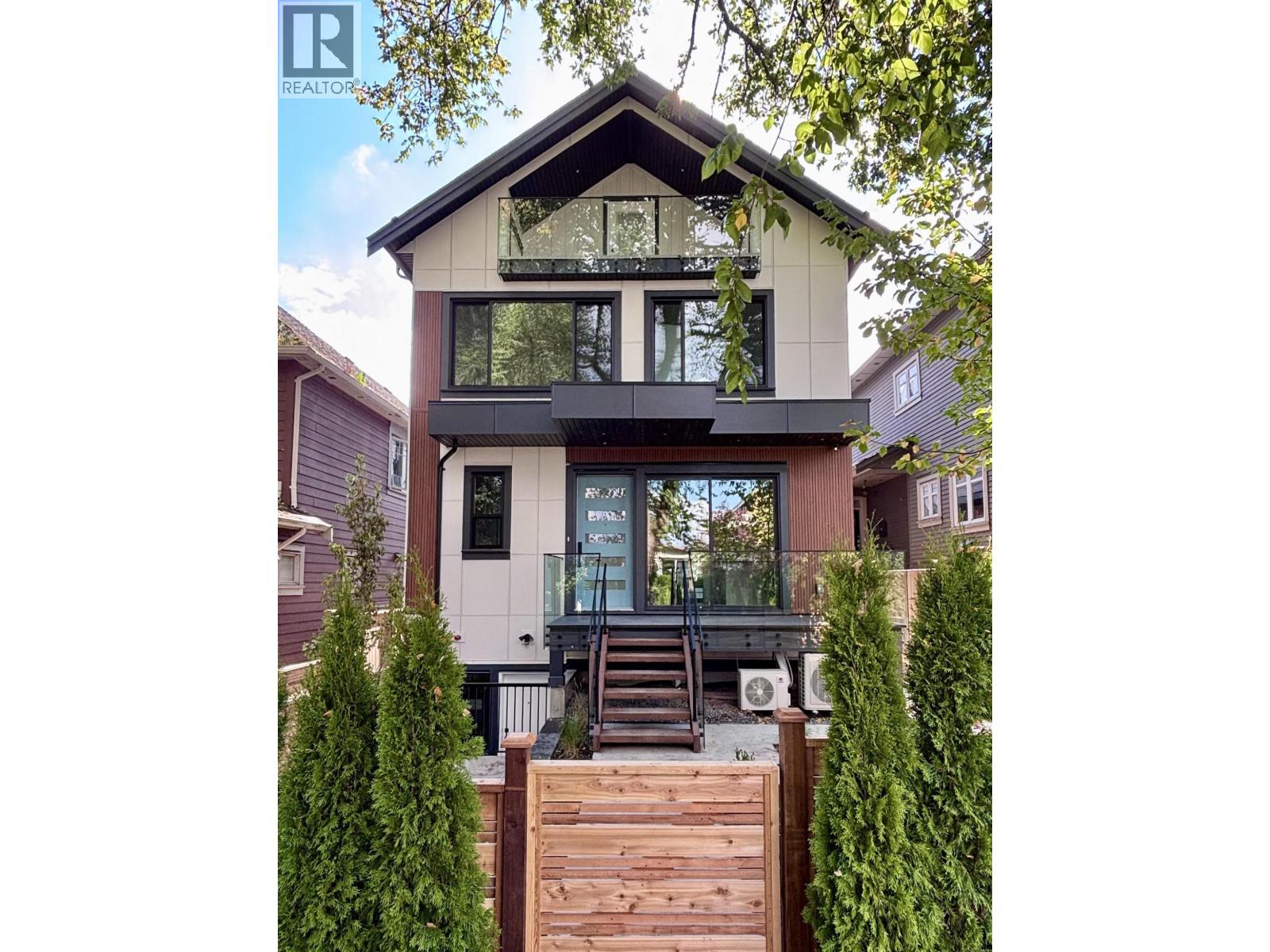 1 746 E 12TH AVENUE, Vancouver, British Columbia