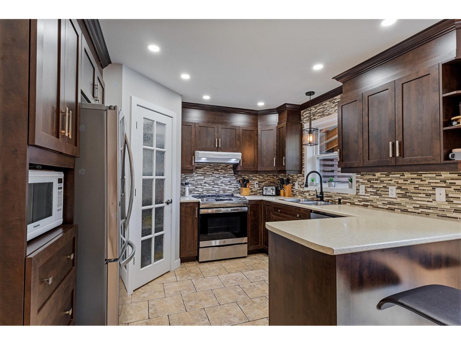 117 Rue du Beaujolais Cowansville Quebec Canada J2K0B1 4