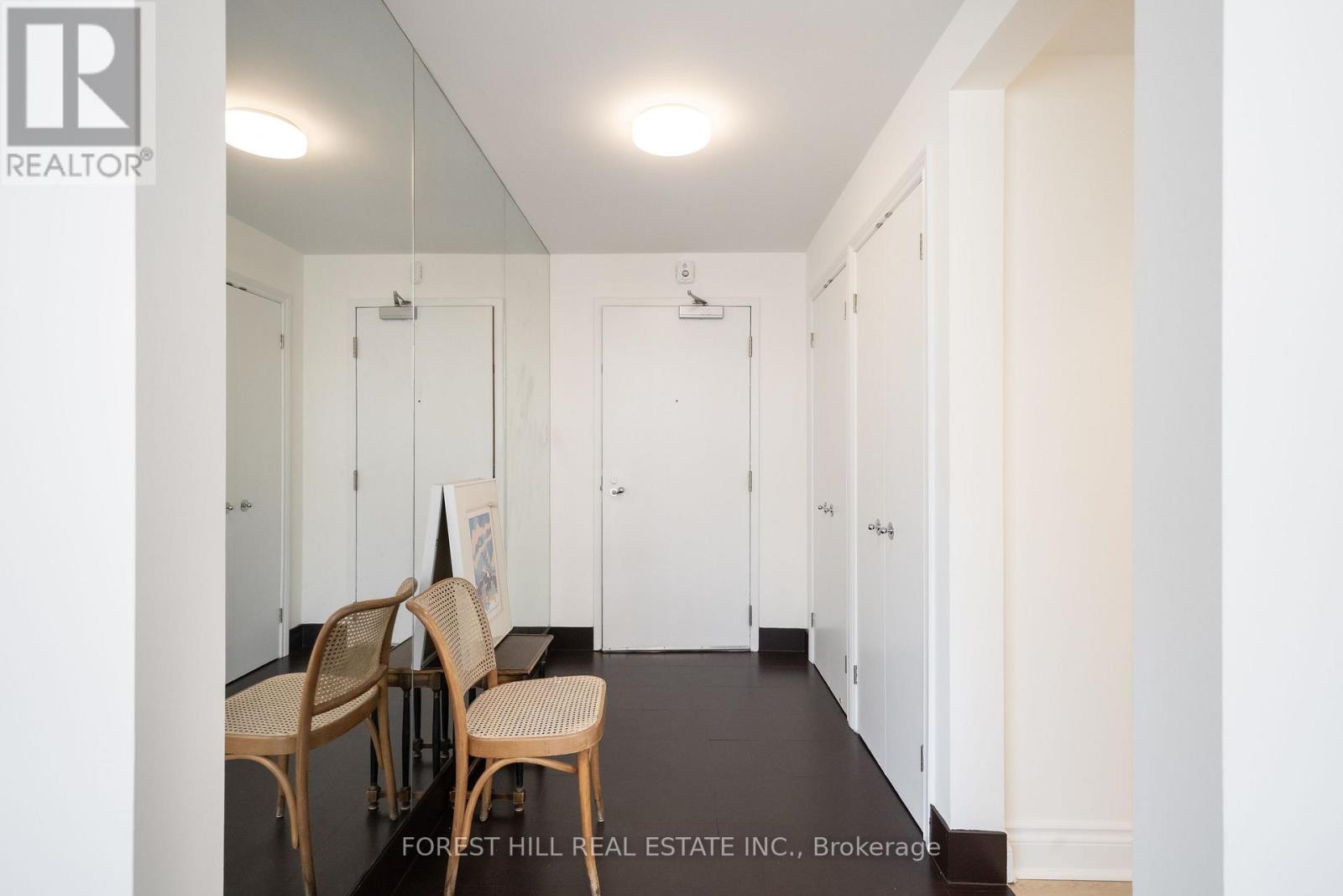 215 - 77 Avenue Road, Toronto, Ontario  M5R 3R8 - Photo 4 - C13878912