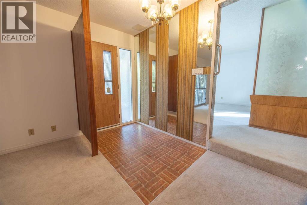 53 Kentish Drive SW, Calgary, Alberta  T2V 2L4 - Photo 6 - A2351271