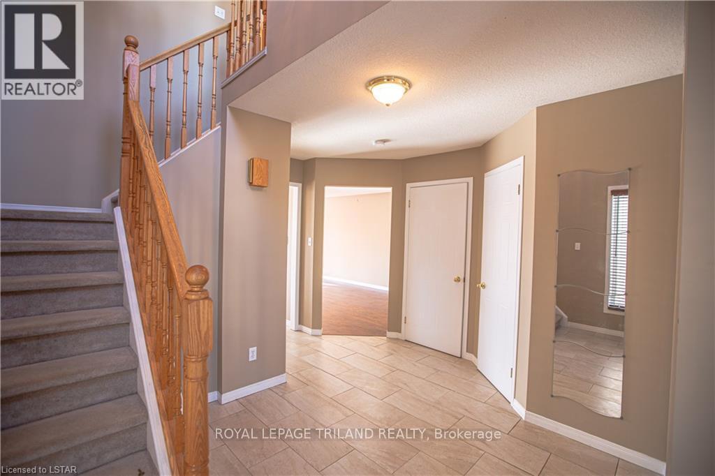 905 Redoak Avenue, London North, Ontario  N6H 5R6 - Photo 2 - X13879242