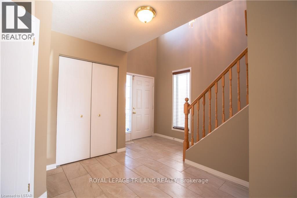 905 Redoak Avenue, London North, Ontario  N6H 5R6 - Photo 3 - X13879242