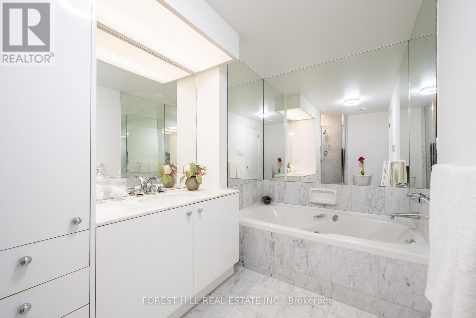 215 - 77 Avenue Road, Toronto, Ontario  M5R 3R8 - Photo 37 - C13878912