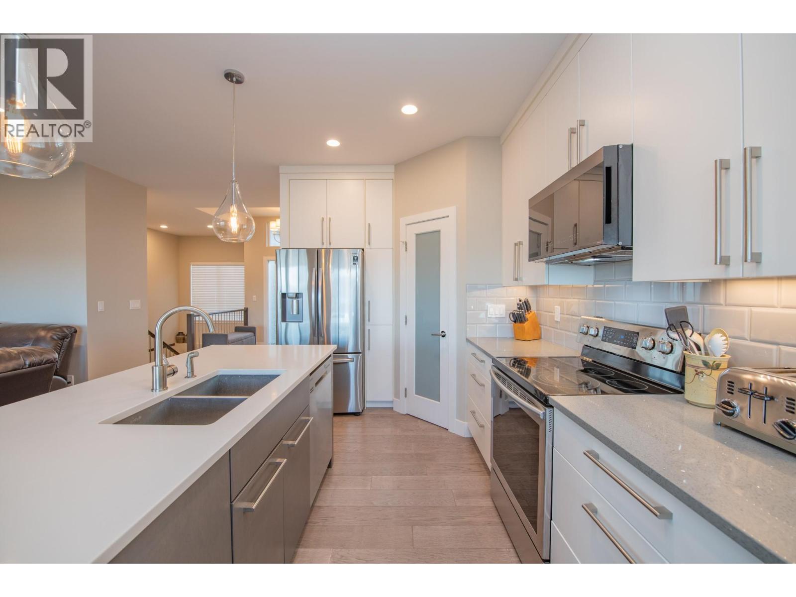 964 Mt Ida Drive, Vernon, British Columbia  V1B 4C3 - Photo 11 - 10402773