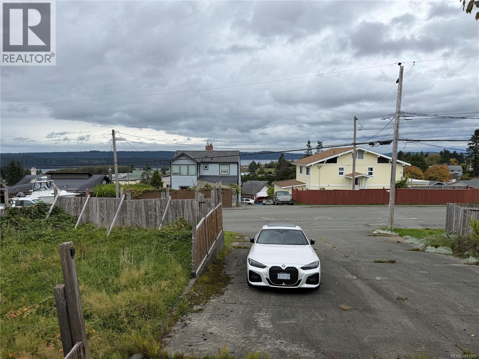 2403 Chelohsin Cres, Port Mcneill, British Columbia  V0N 2R0 - Photo 3 - 1051909