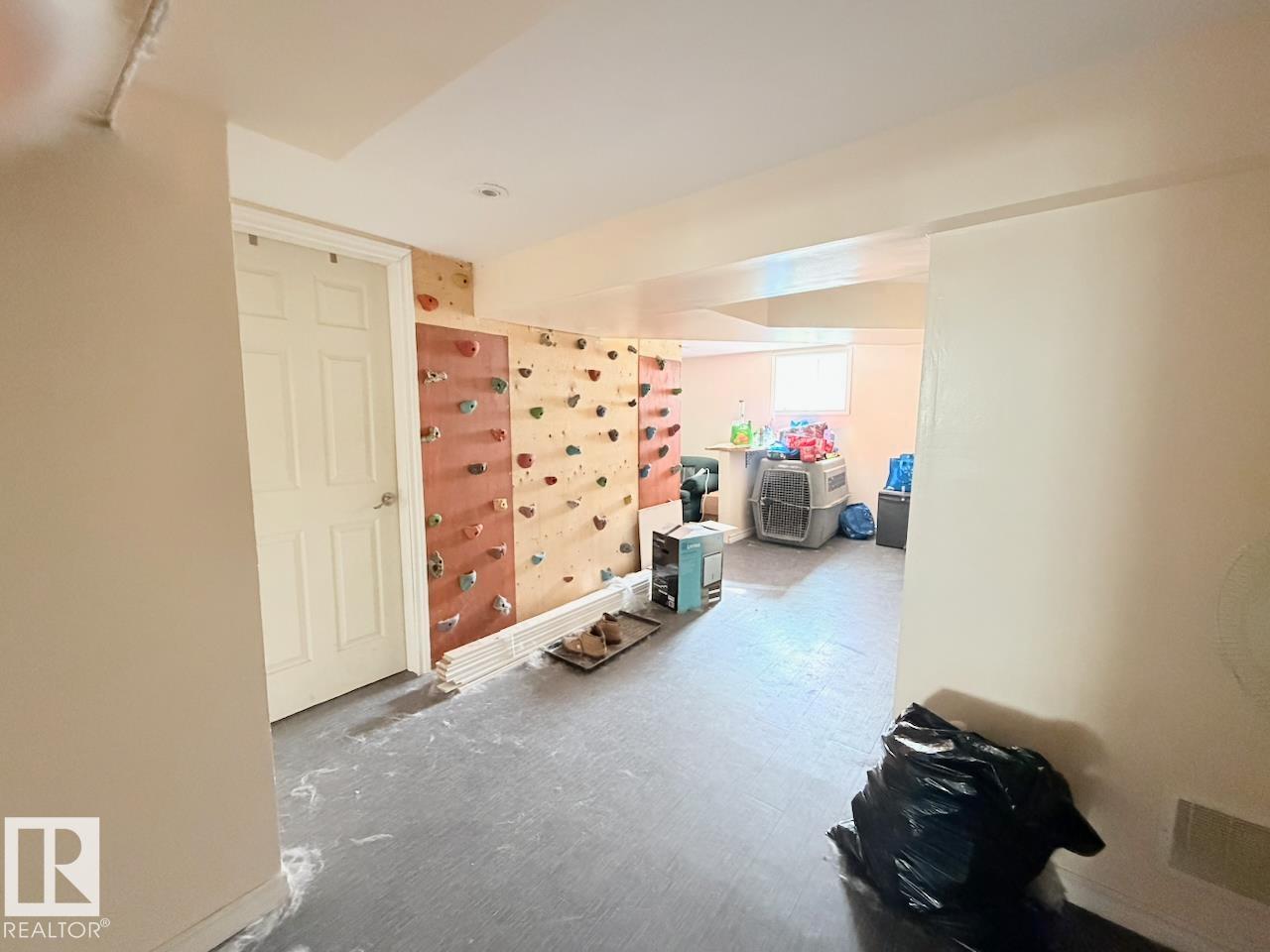 12026 77 ST NW