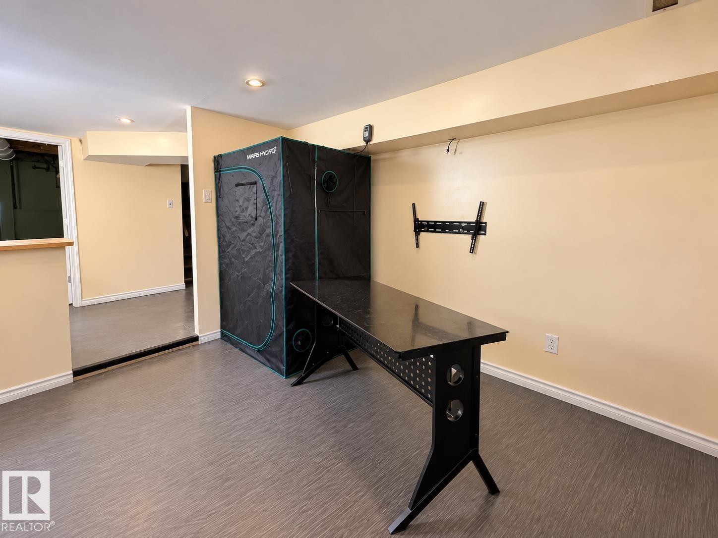 12026 77 ST NW