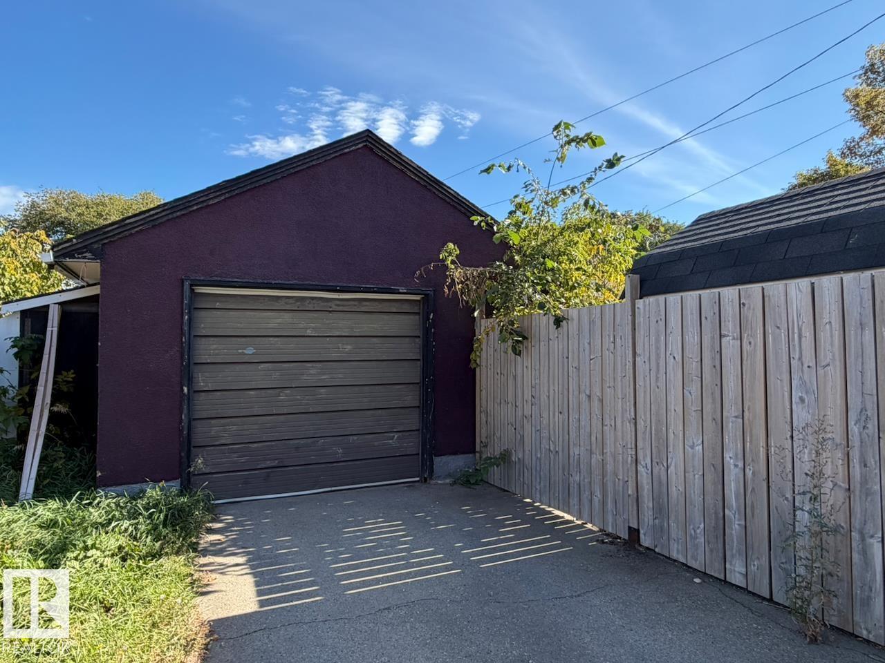 12026 77 ST NW