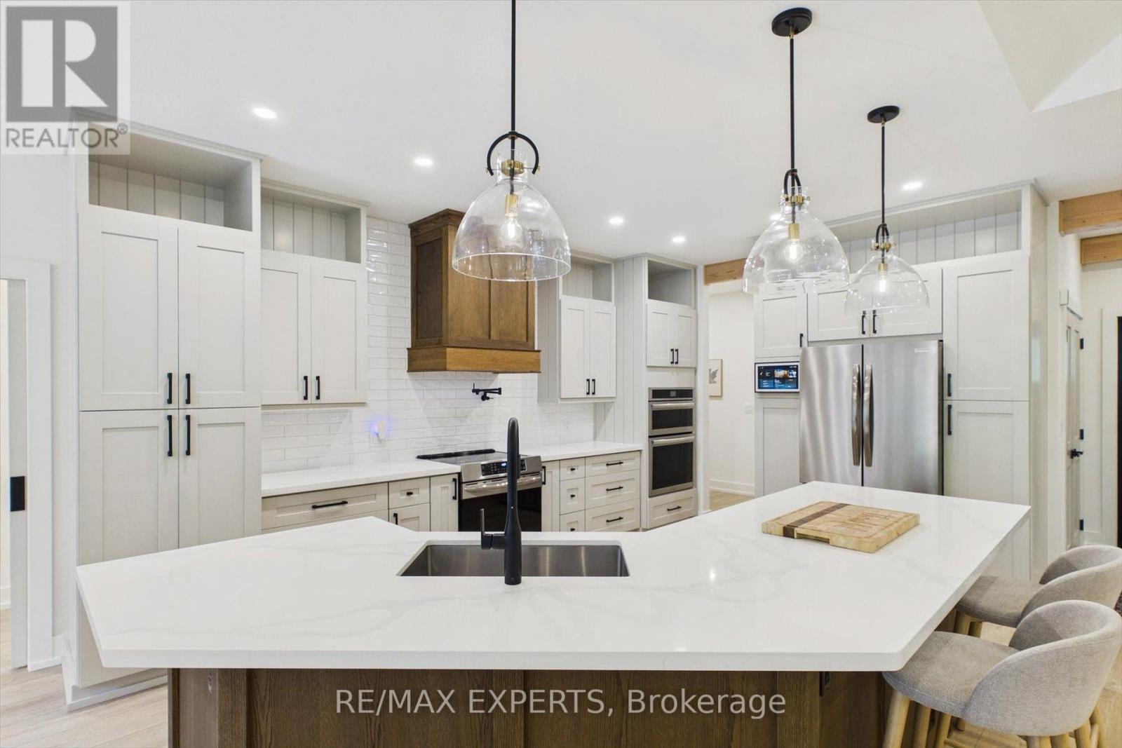 1072 Xavier Street, Gravenhurst, Ontario  P0E 1G0 - Photo 3 - X13873748