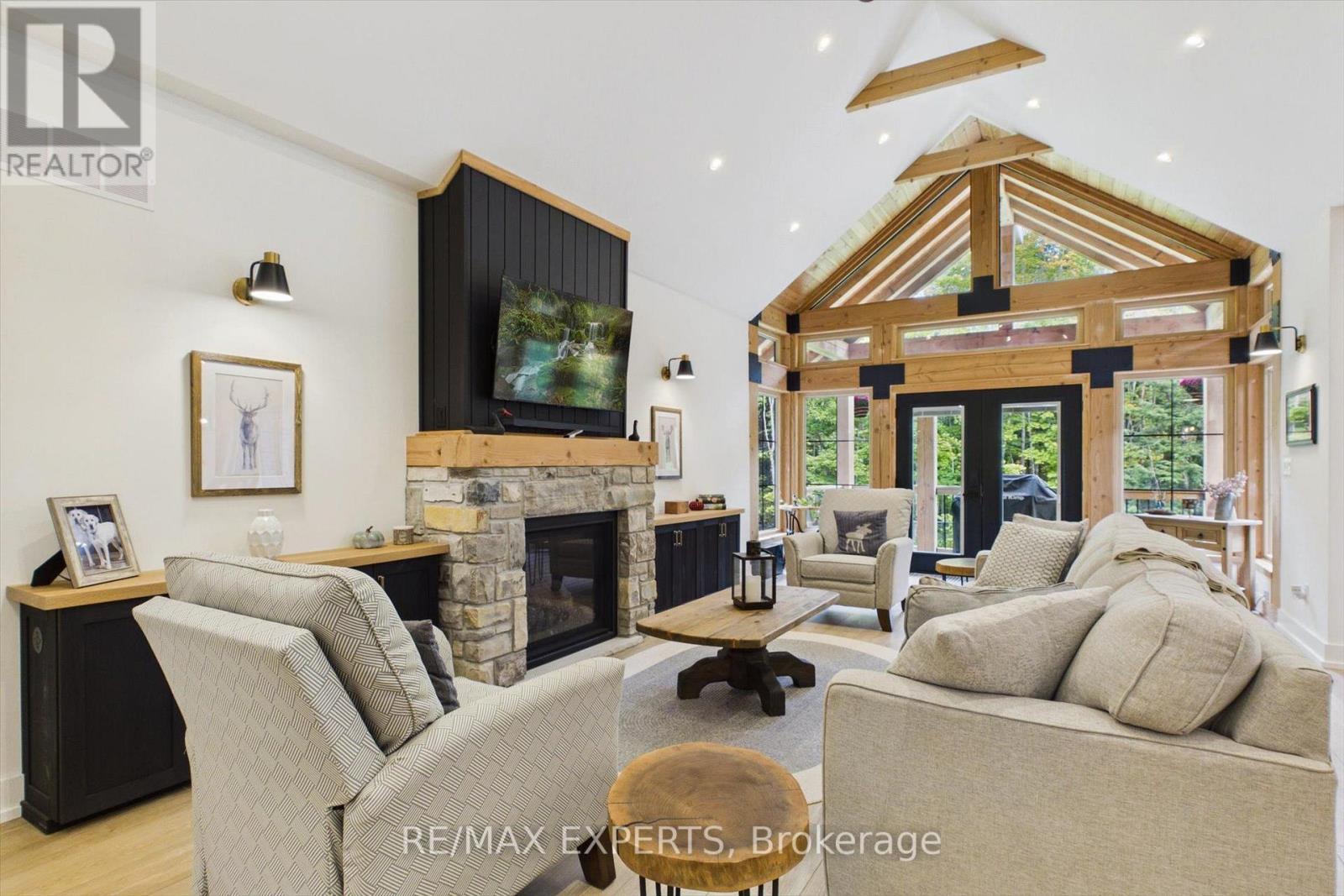 1072 Xavier Street, Gravenhurst, Ontario  P0E 1G0 - Photo 2 - X13873748