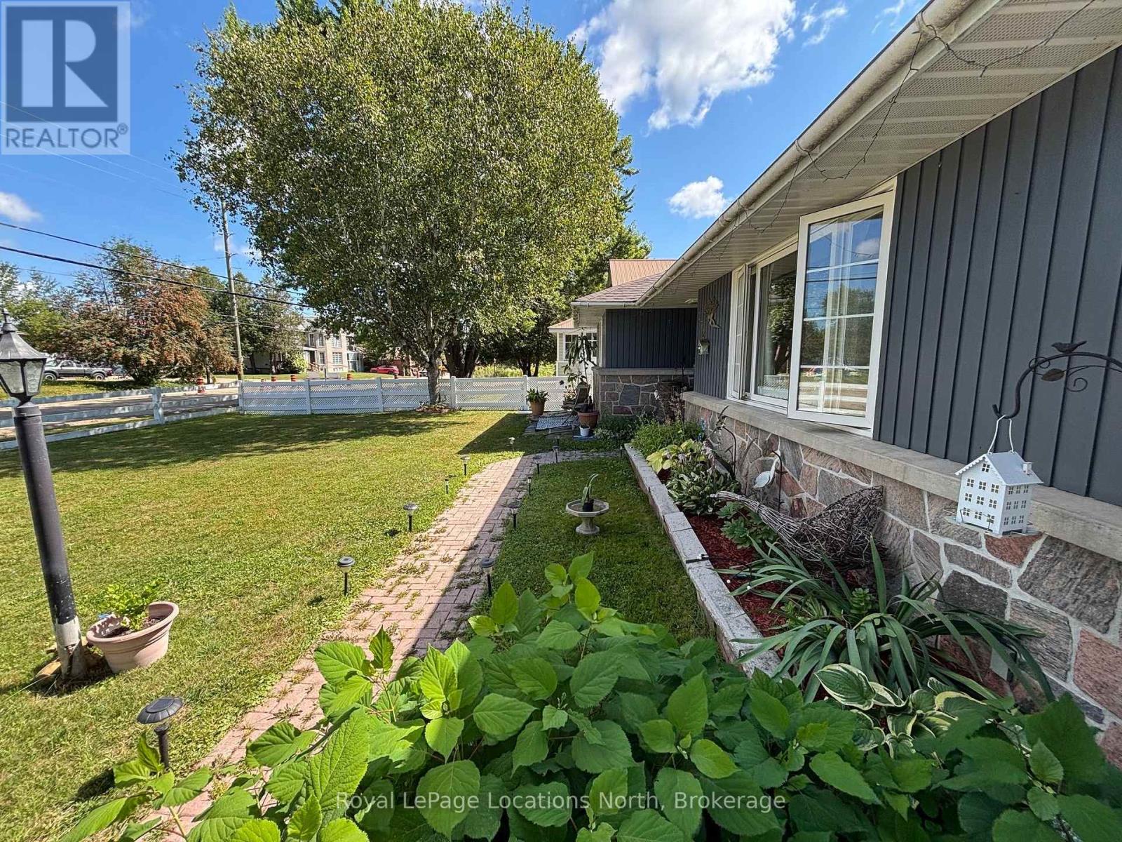 272 Yonge Street, Burk's Falls, Ontario P0A 1C0 - Photo 3 - X13879316