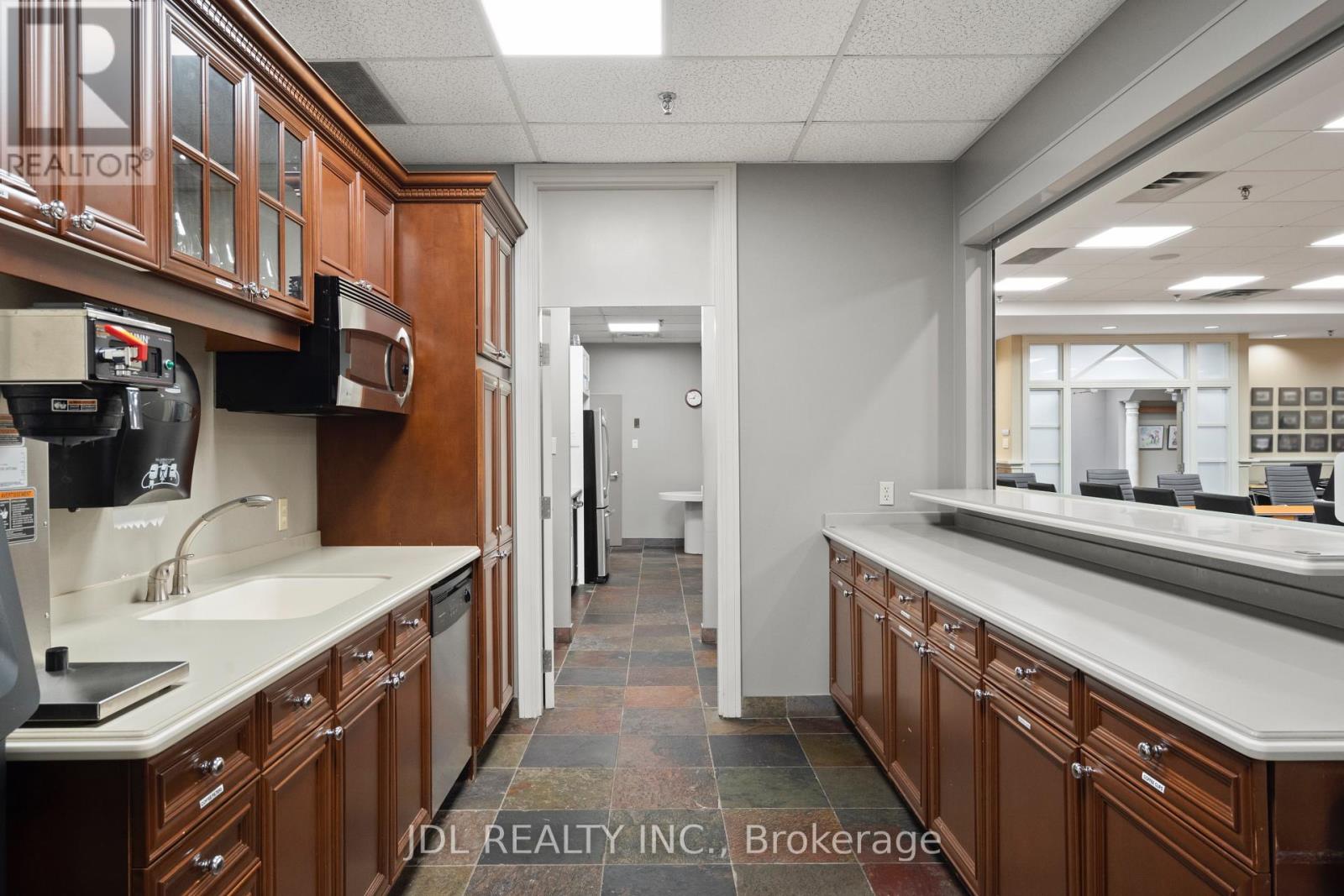 20 Upjohn Road, Toronto, Ontario  M3B 2V9 - Photo 5 - C13879328