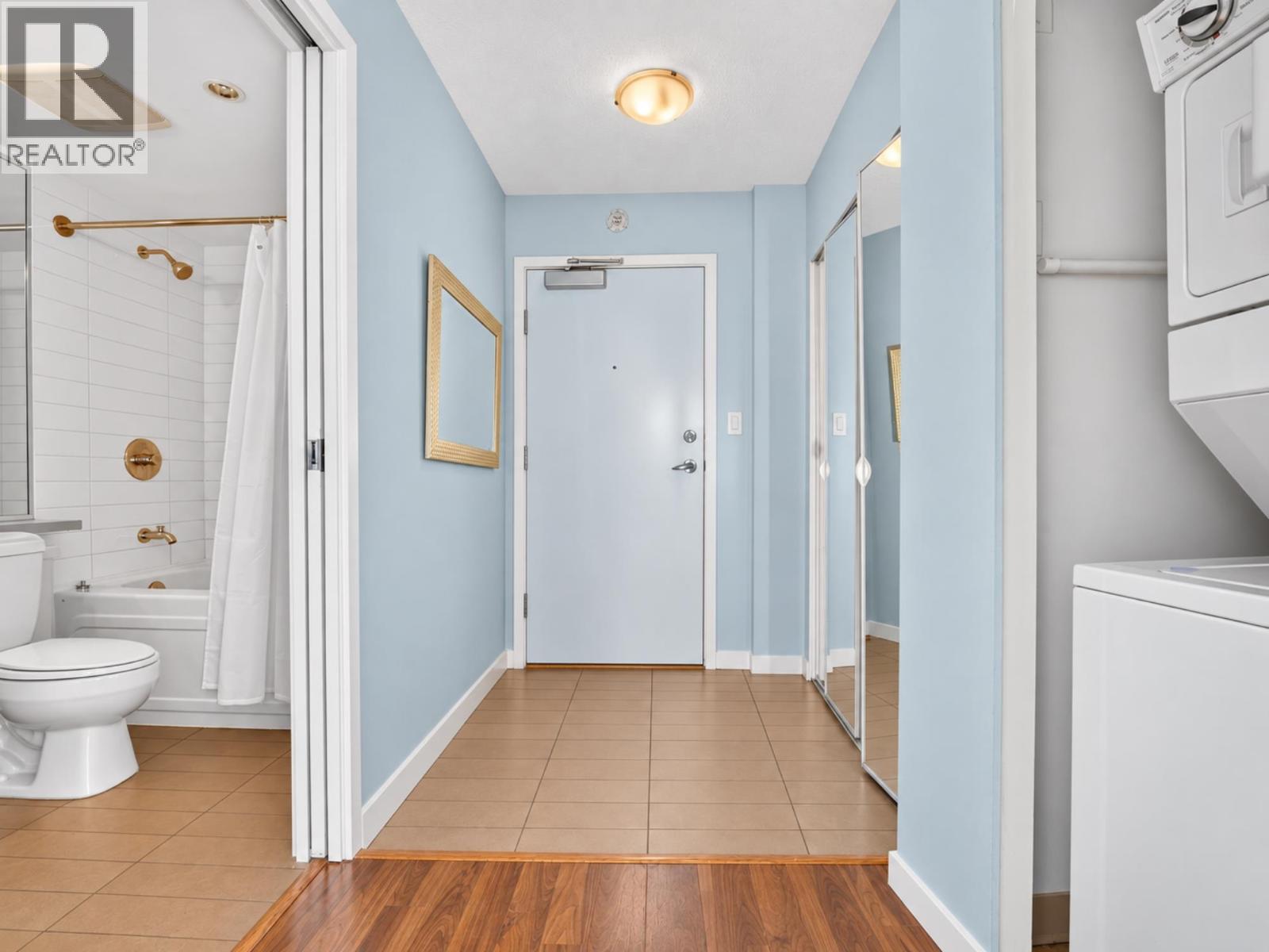 2508 233 ROBSON STREET