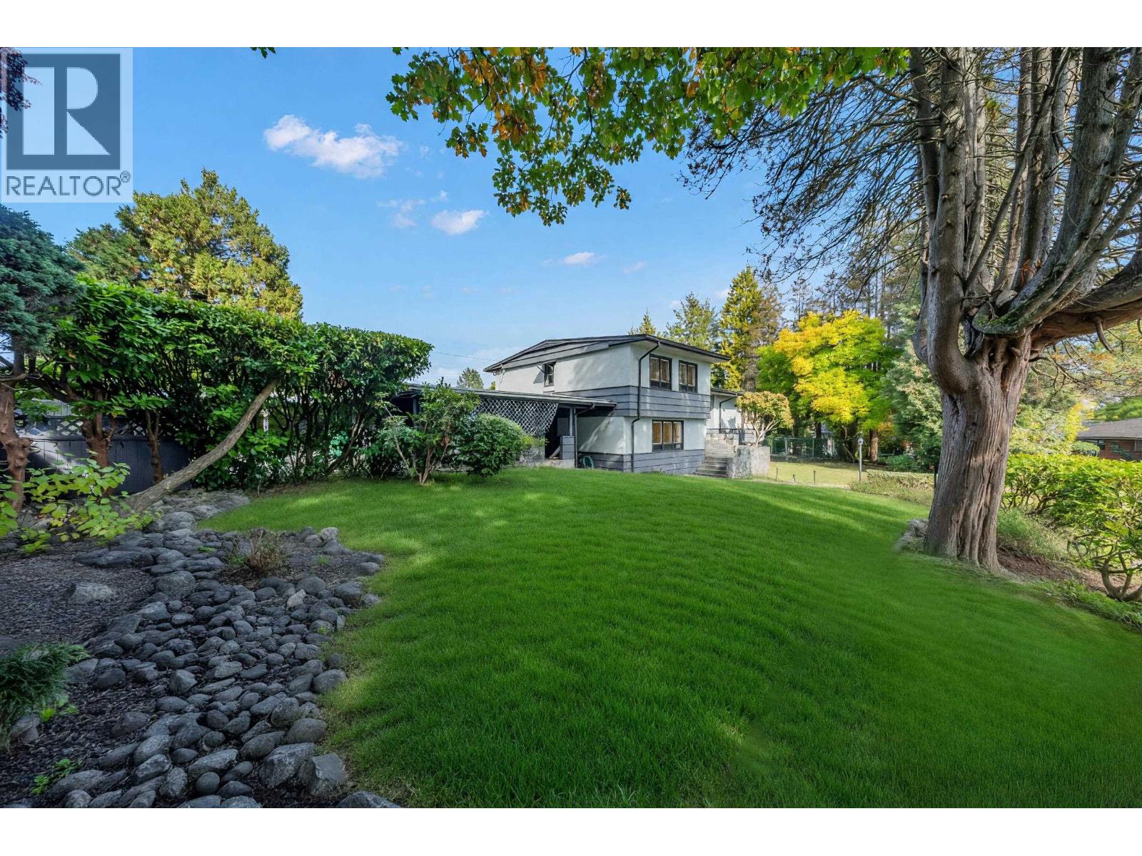 8758 Crest Drive, Burnaby, British Columbia  V3N 4A2 - Photo 3 - R3174052