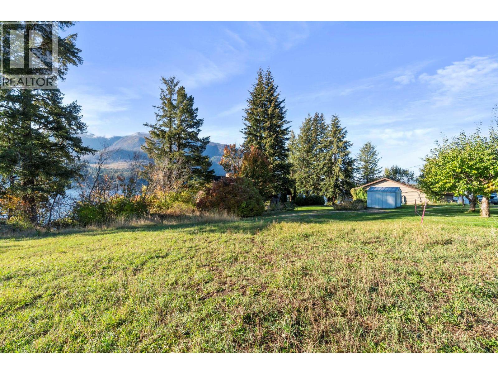 2836 Simpson Road, Lee Creek, British Columbia  V0E 1M4 - Photo 7 - 10402842