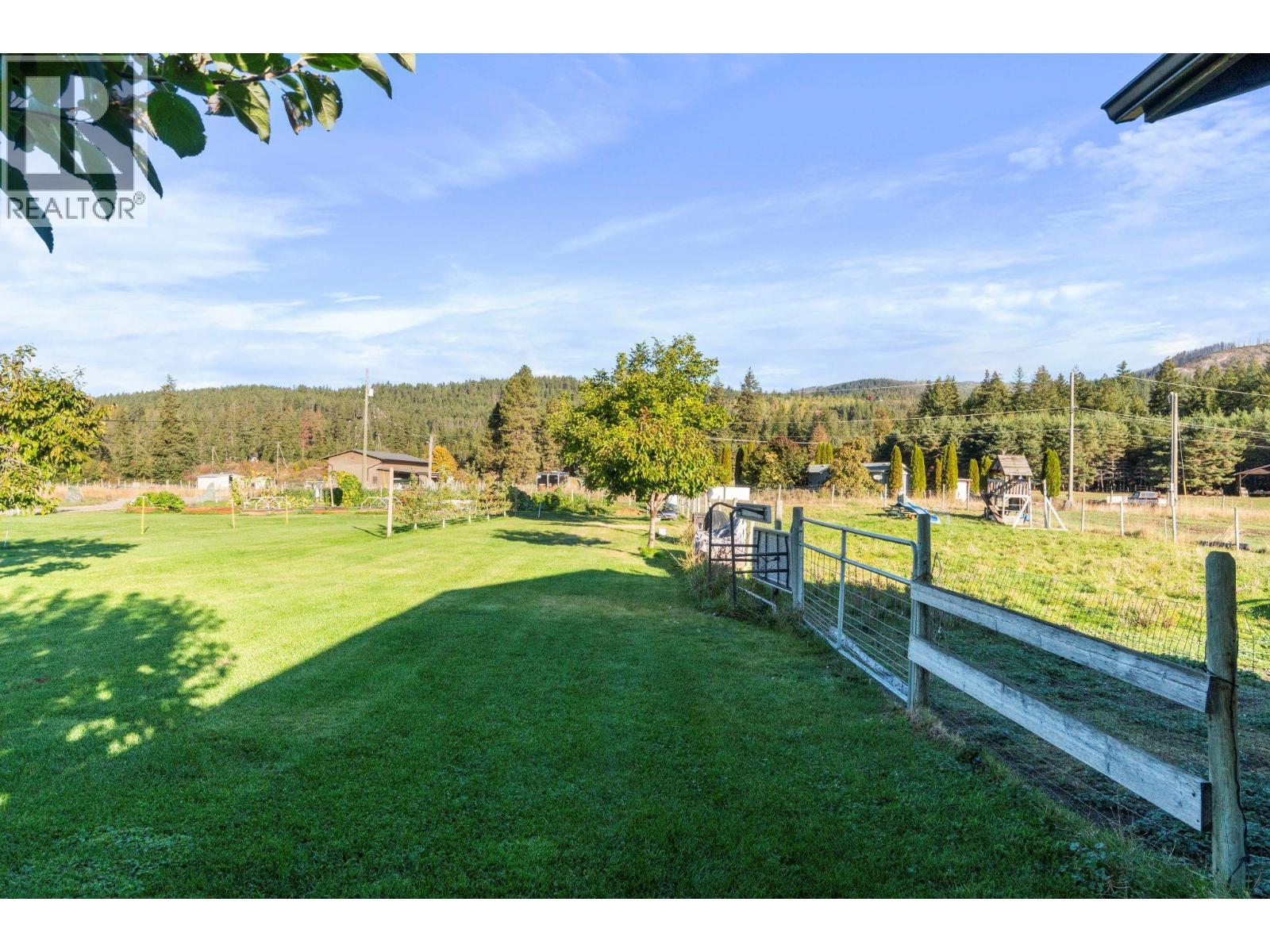 2836 Simpson Road, Lee Creek, British Columbia  V0E 1M4 - Photo 10 - 10402842