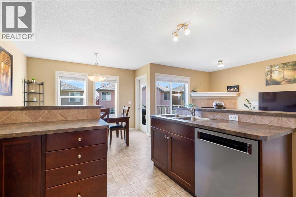 11 Royal Crest Court Nw, Calgary, Alberta T3G 5W3 - Photo 5 - A2350656