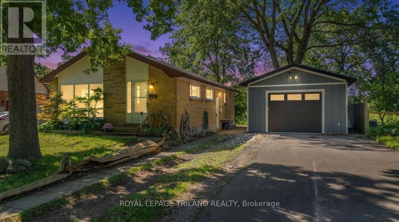 93 MANITOULIN DRIVE, London East, Ontario