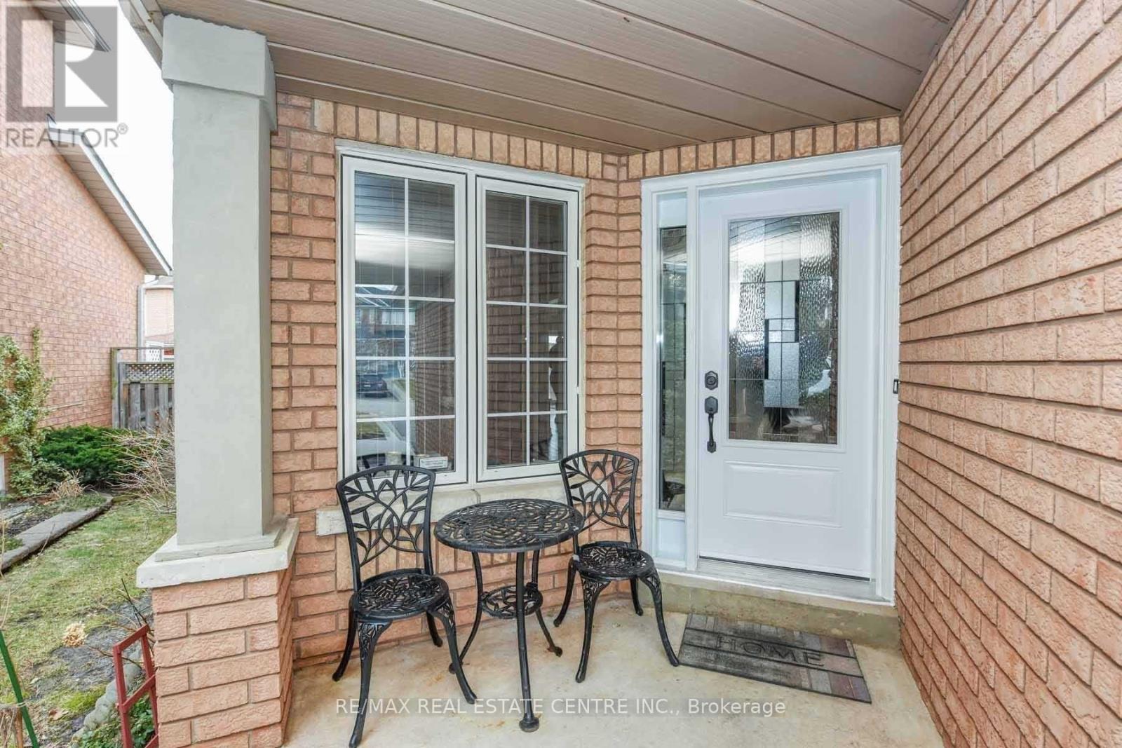 764 Avocado Crescent, Mississauga, Ontario  L5W 1H4 - Photo 2 - W13879358