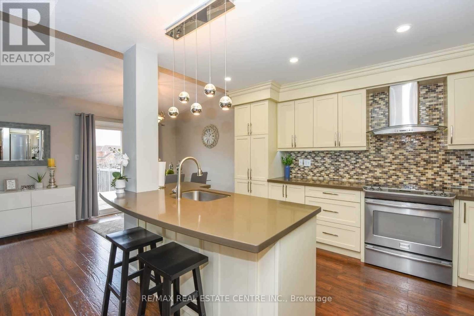 764 Avocado Crescent, Mississauga, Ontario  L5W 1H4 - Photo 4 - W13879358