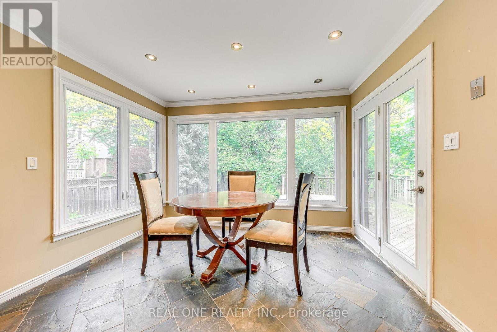 1236 Woodview Drive, Oakville, Ontario  L6M 2M4 - Photo 12 - W13879366