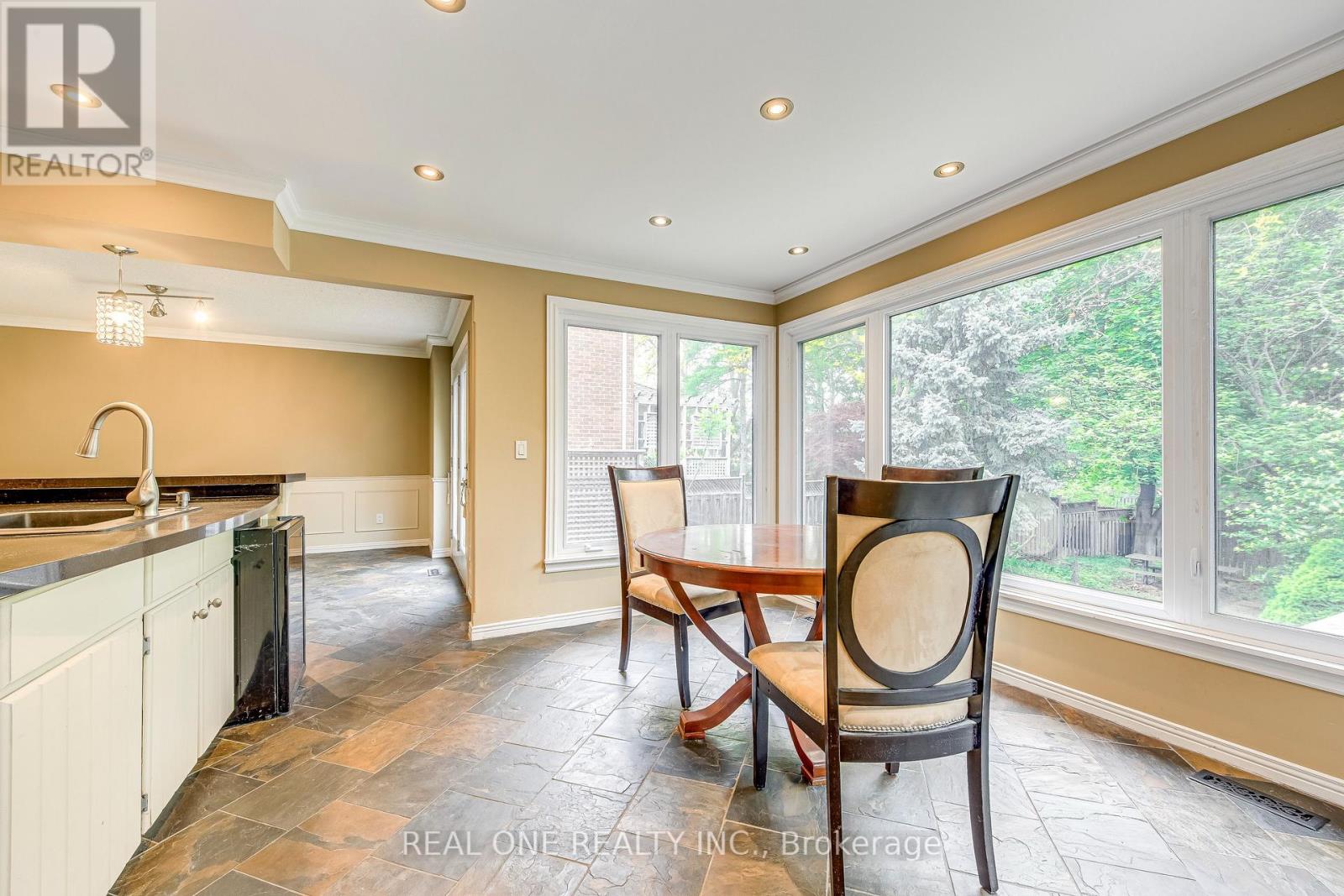 1236 Woodview Drive, Oakville, Ontario  L6M 2M4 - Photo 13 - W13879366