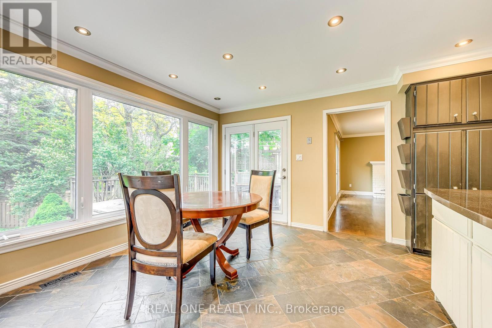 1236 Woodview Drive, Oakville, Ontario  L6M 2M4 - Photo 14 - W13879366